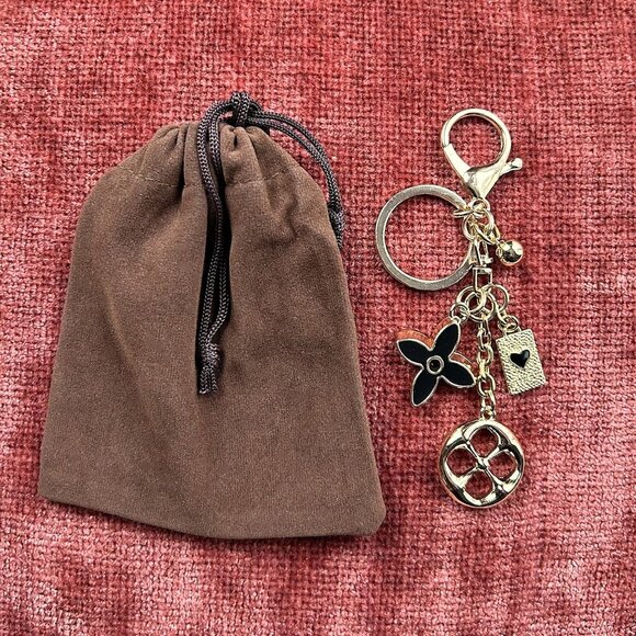 New GOLD CLOVER Bag Charm Black and Gold Tone - Picture 3 of 7